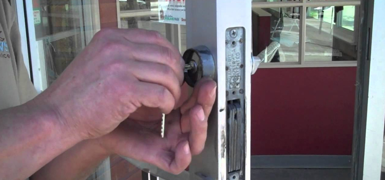 commercial door lock repair Fortuna